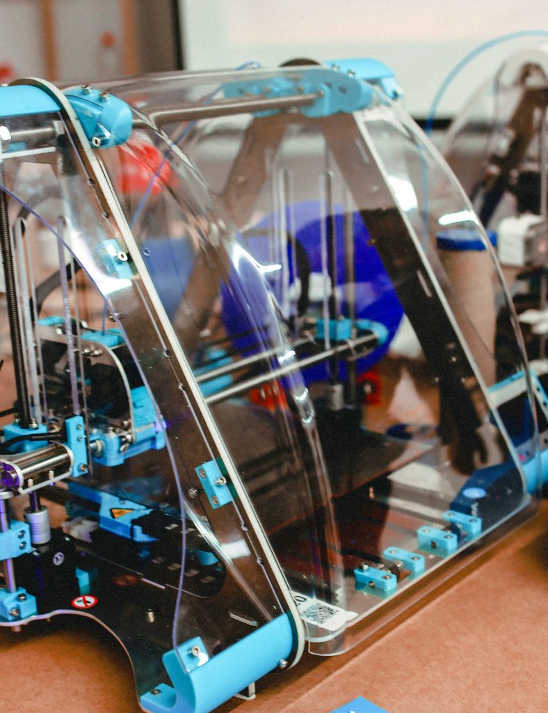 Impresora 3D fabricando un modelo anatómico quirúrgico